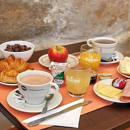 أوستنز آرتس ايه ميتيرس 3*