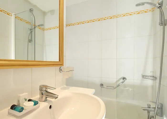 호텔 오스틴스 아르 에 메티에 3*