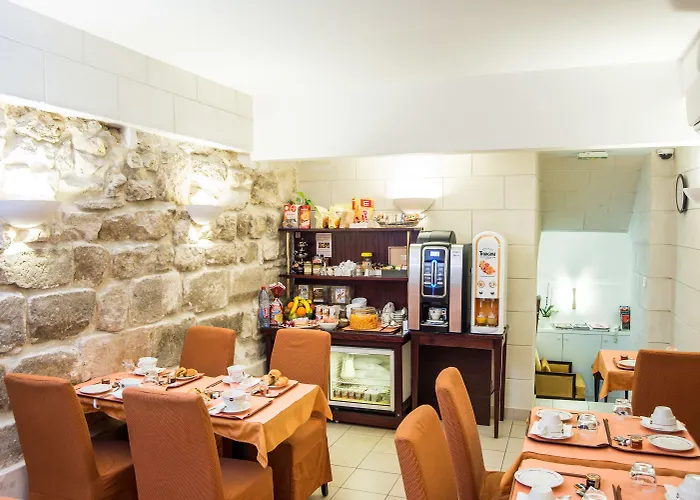 오스틴스 아르 에 메티에 3*