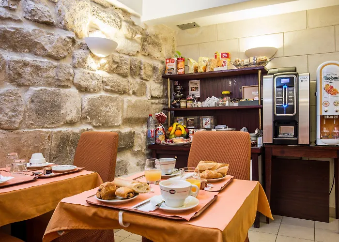 오스틴스 아르 에 메티에 호텔 3*