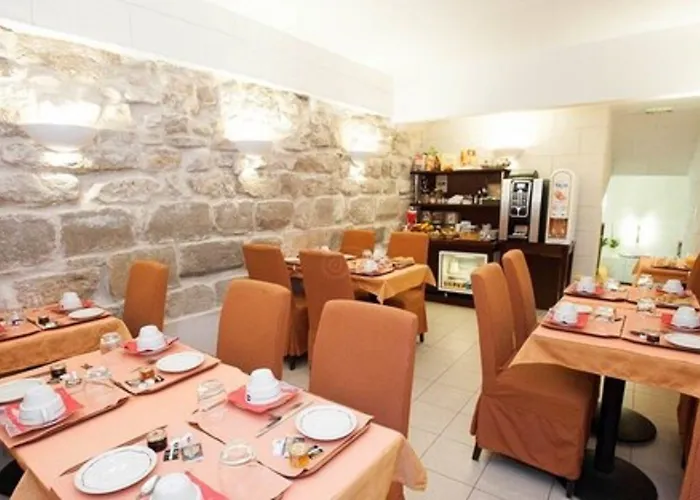 호텔 오스틴스 아르 에 메티에 3*